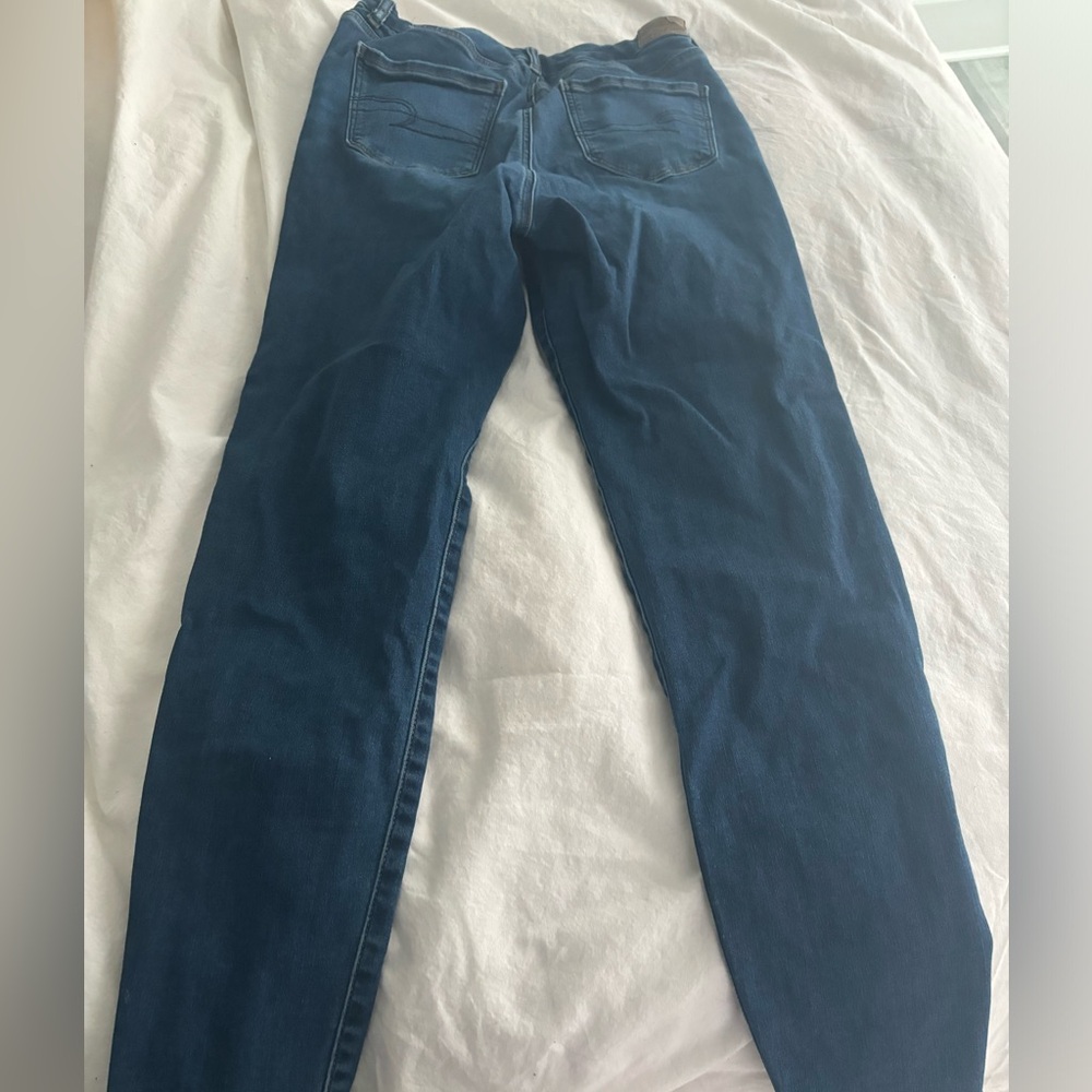 AMERICAN EAGLE CURVY HIGH RISE